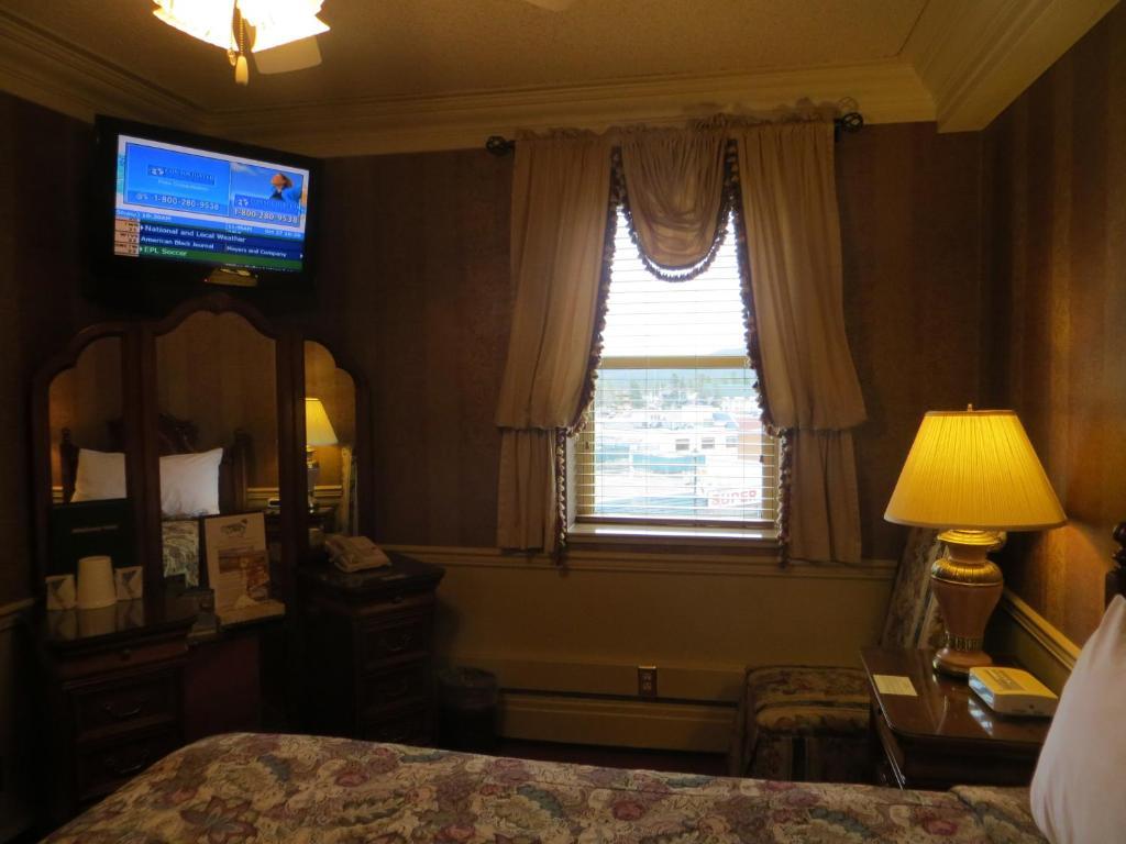 Athabasca Hotel Jasper Zimmer foto